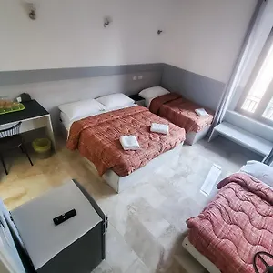 Otel Emmy, Milano